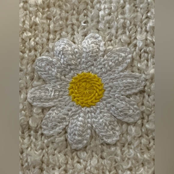 & Other Stories Playful Embroidery daisy Sweater in Cream size large - Picture 10 of 16